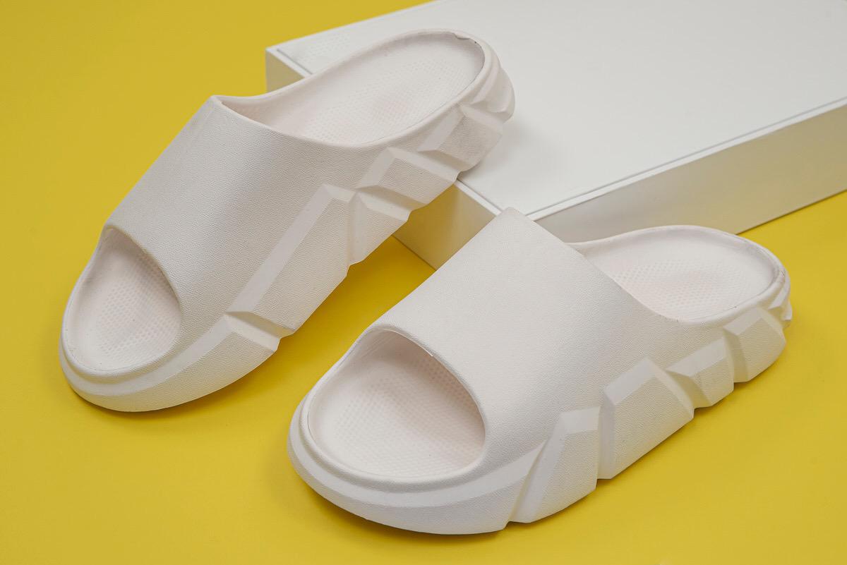 Chanclas Nube: Estilo y Alivio Diario para Pies Cansados