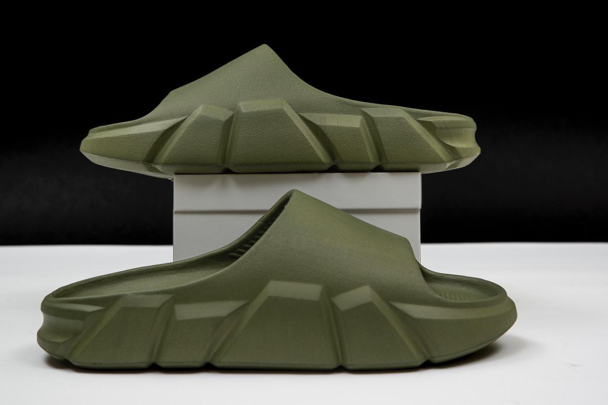 Chanclas Nube: Estilo y Alivio Diario para Pies Cansados