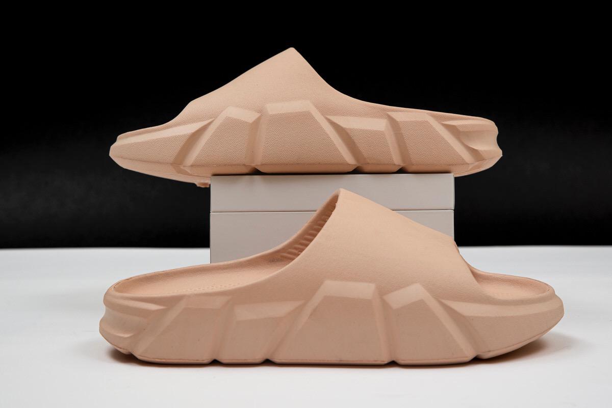 Chanclas Nube: Estilo y Alivio Diario para Pies Cansados