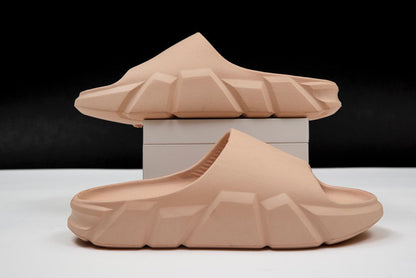 Chanclas Nube: Estilo y Alivio Diario para Pies Cansados