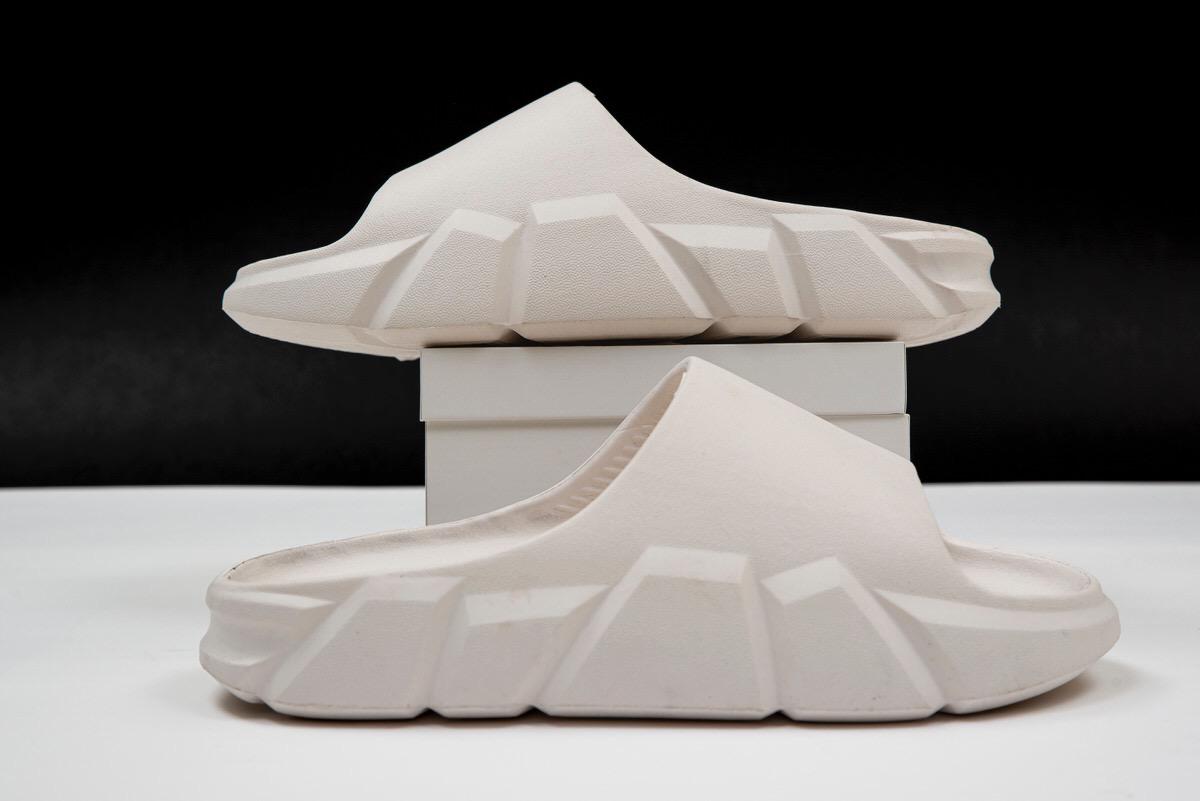 Chanclas Nube: Estilo y Alivio Diario para Pies Cansados