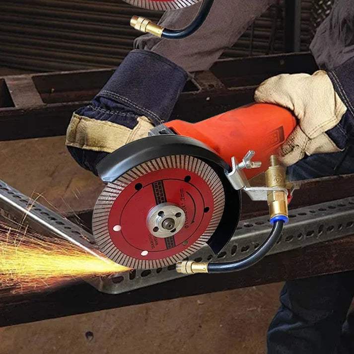 Pulveriza el polvo cancerígeno y enfria la hoja de corte con este rociador de aluminio.  ¡Protege tus pulmones y tus herramientas! 🛠️🫁